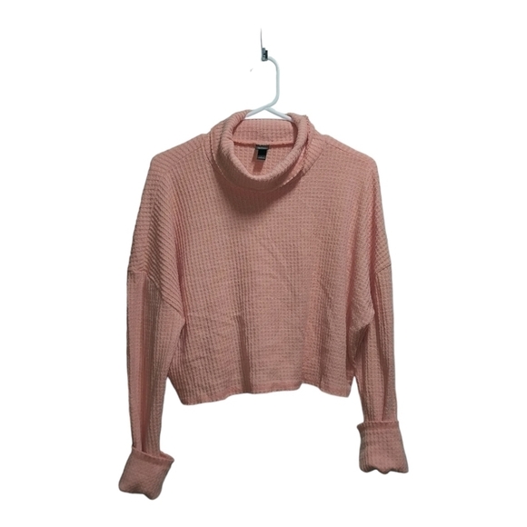 Long Sleeve peach colored crop top by Wild Fable.  Size Large - Picture 1 of 3